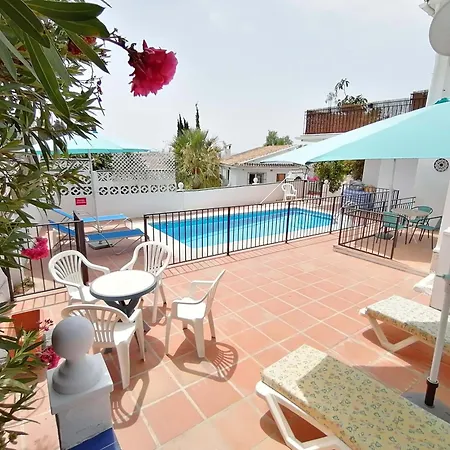 Вилла 2 Bed - Sleeps 5 - Private Pool & Garden *