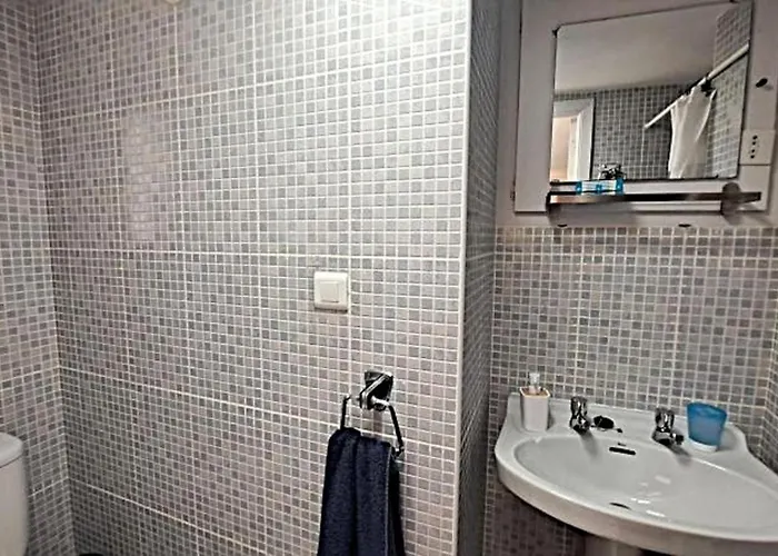 2 Bed - Sleeps 5 - Private Pool & Garden * Нерха