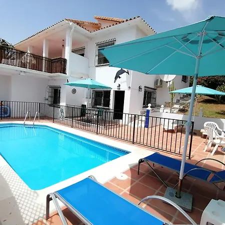 2 Bed - Sleeps 5 - Private Pool & Garden Villa
