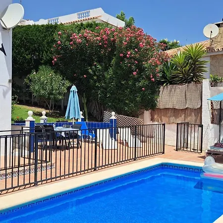 2 Bed - Sleeps 5 - Private Pool & Garden *