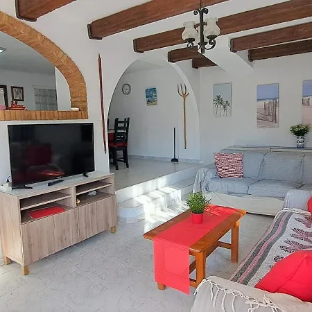 2 Bed - Sleeps 5 - Private Pool & Garden Villa *