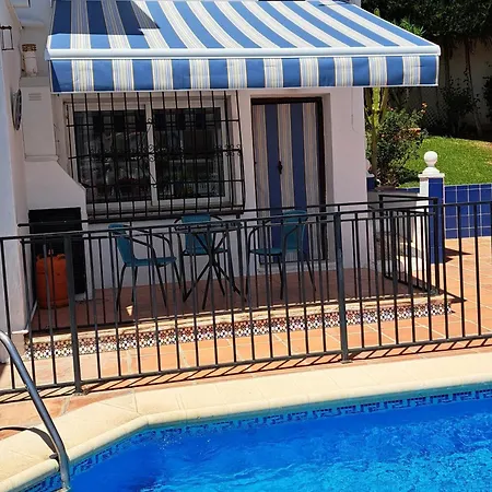 2 Bed - Sleeps 5 - Private Pool & Garden