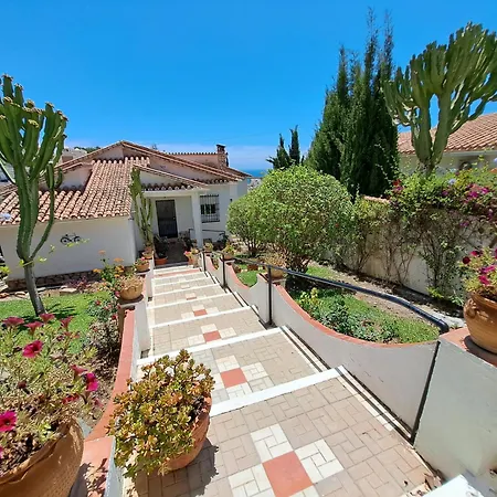 Villa 2 Bed - Sleeps 5 - Private Pool & Garden Nerja