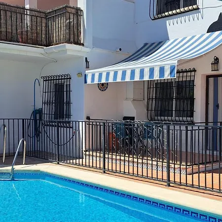 Villa 2 Bed - Sleeps 5 - Private Pool & Garden *