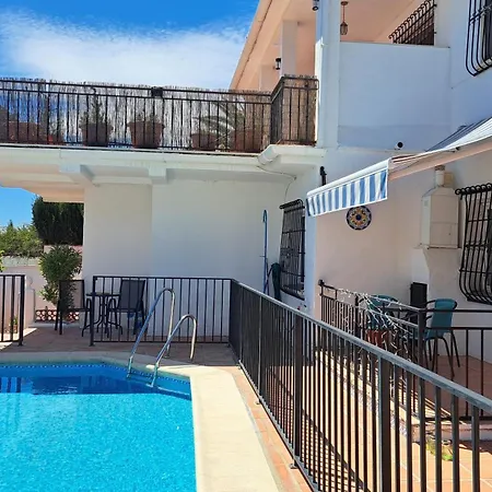 Villa 2 Bed - Sleeps 5 - Private Pool & Garden