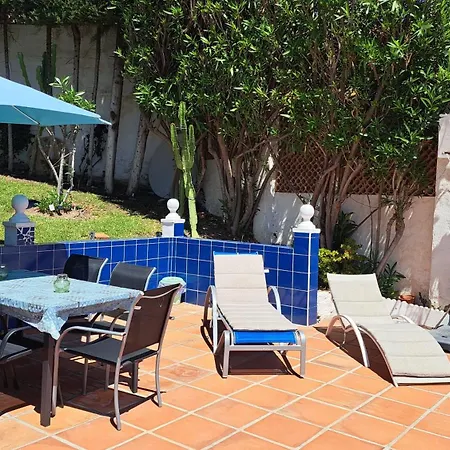 2 Bed - Sleeps 5 - Private Pool & Garden