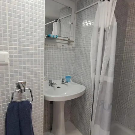 2 Bed - Sleeps 5 - Private Pool & Garden *