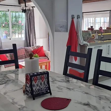 2 Bed - Sleeps 5 - Private Pool & Garden Вілла Нерха