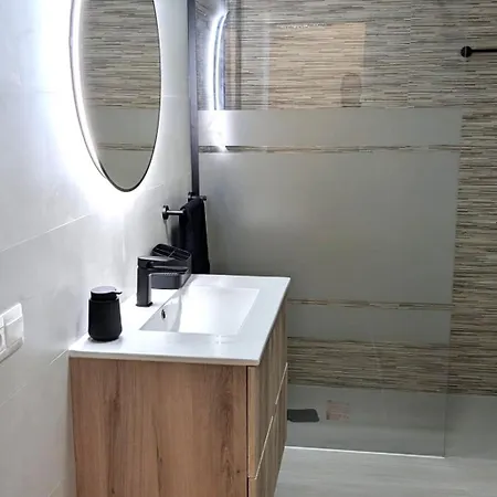 2 Bed - Sleeps 5 - Private Pool & Garden