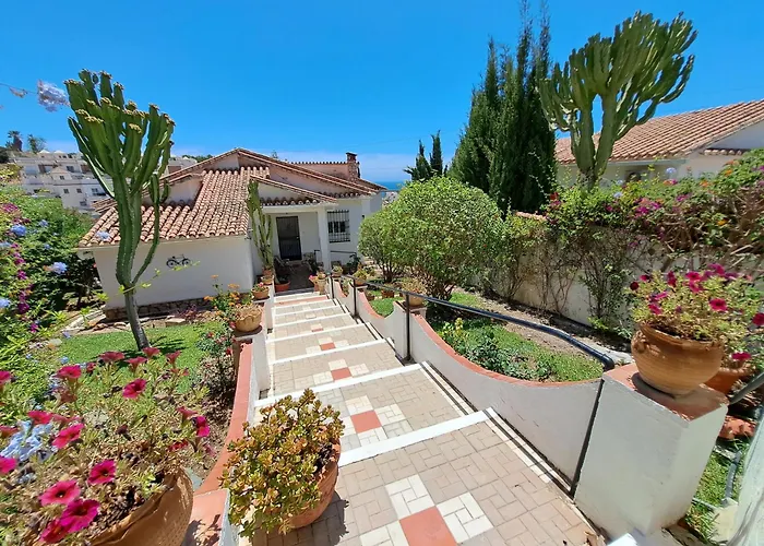 Villa 2 Bed - Sleeps 5 - Private Pool & Garden Nerja