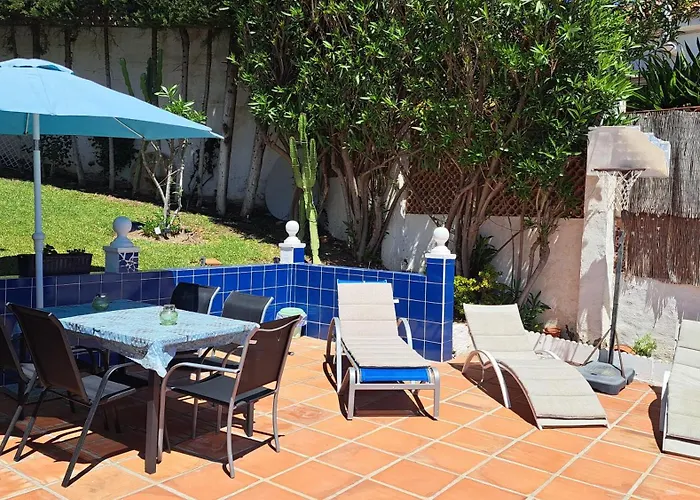 2 Bed - Sleeps 5 - Private Pool & Garden