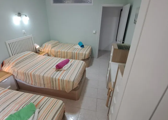 Villa 2 Bed - Sleeps 5 - Private Pool & Garden *