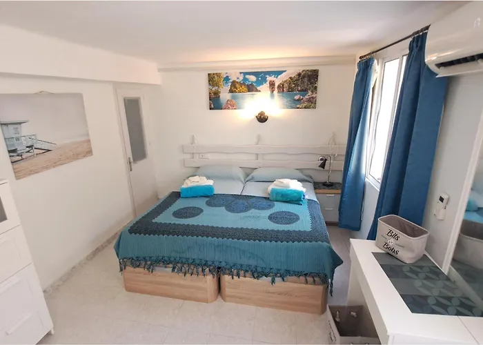 2 Bed - Sleeps 5 - Private Pool & Garden Villa Nerja