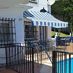 2 Bed - Sleeps 5 - Private Pool & Garden Villa
