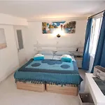2 Bed - Sleeps 5 - Private Pool & Garden Villa Nerja