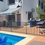 2 Bed - Sleeps 5 - Private Pool & Garden *