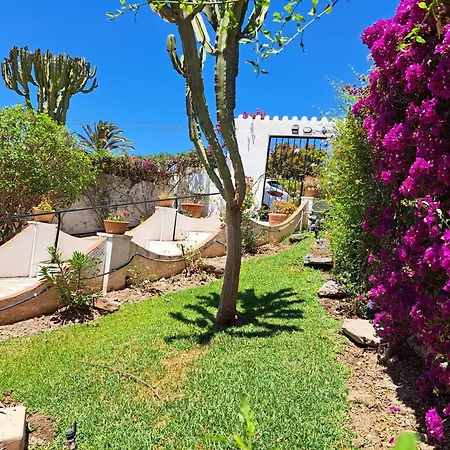 2 Bed - Sleeps 5 - Private Pool & Garden