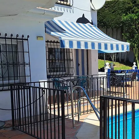 2 Bed - Sleeps 5 - Private Pool & Garden Вілла