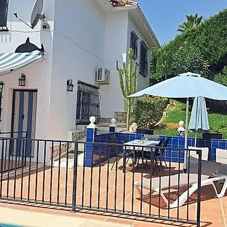 2 Bed - Sleeps 5 - Private Pool & Garden Вілла