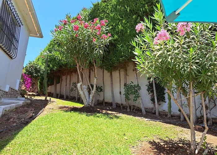 2 Bed - Sleeps 5 - Private Pool & Garden * Nerja