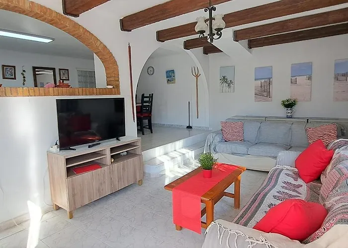 2 Bed - Sleeps 5 - Private Pool & Garden Βίλα *