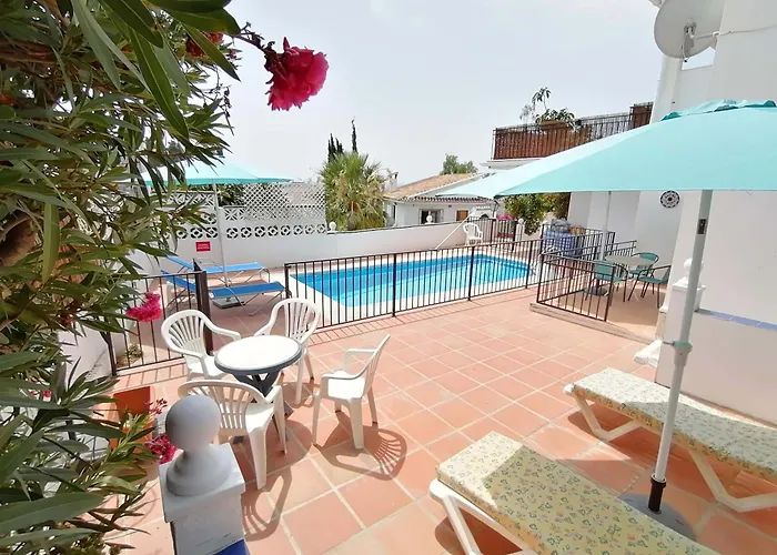 Βίλα 2 Bed - Sleeps 5 - Private Pool & Garden *