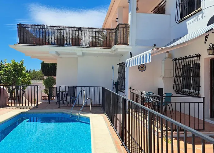 Βίλα 2 Bed - Sleeps 5 - Private Pool & Garden