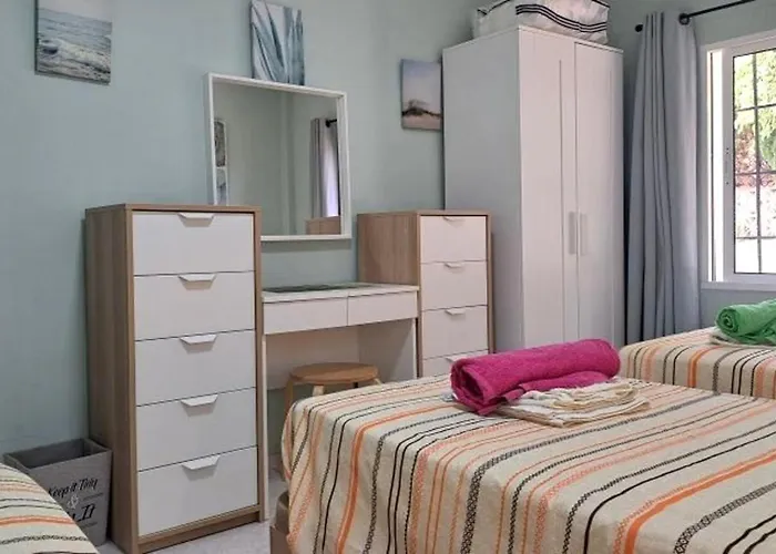 2 Bed - Sleeps 5 - Private Pool & Garden Βίλα Nerja