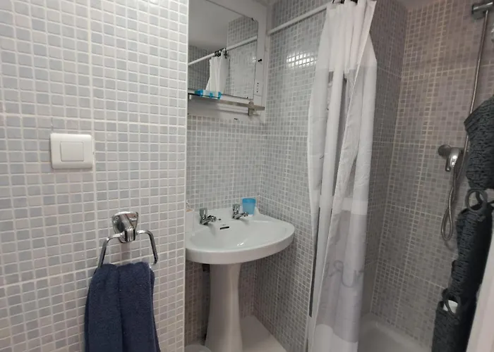 2 Bed - Sleeps 5 - Private Pool & Garden *