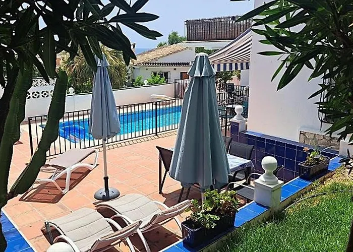 Βίλα 2 Bed - Sleeps 5 - Private Pool & Garden Nerja
