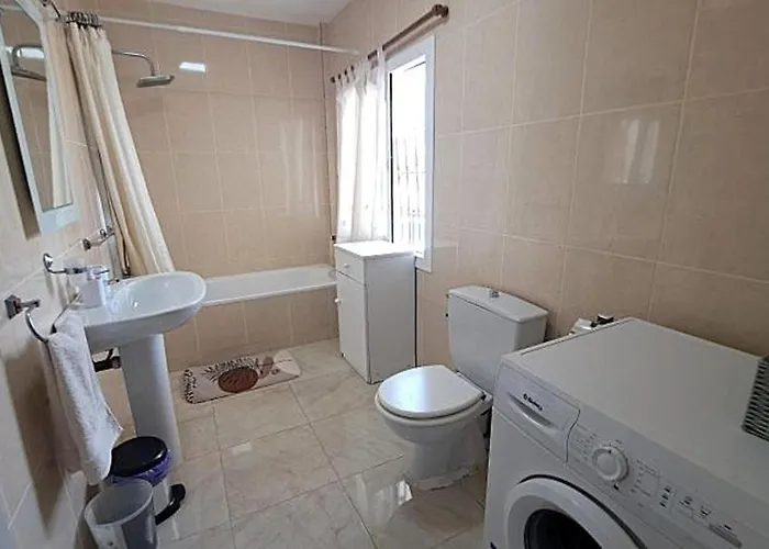 2 Bed - Sleeps 5 - Private Pool & Garden Βίλα